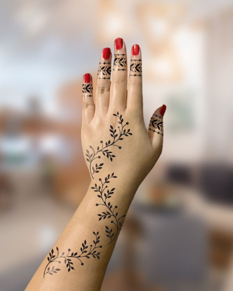 Discover 72+ wrist small henna tattoo - in.cdgdbentre