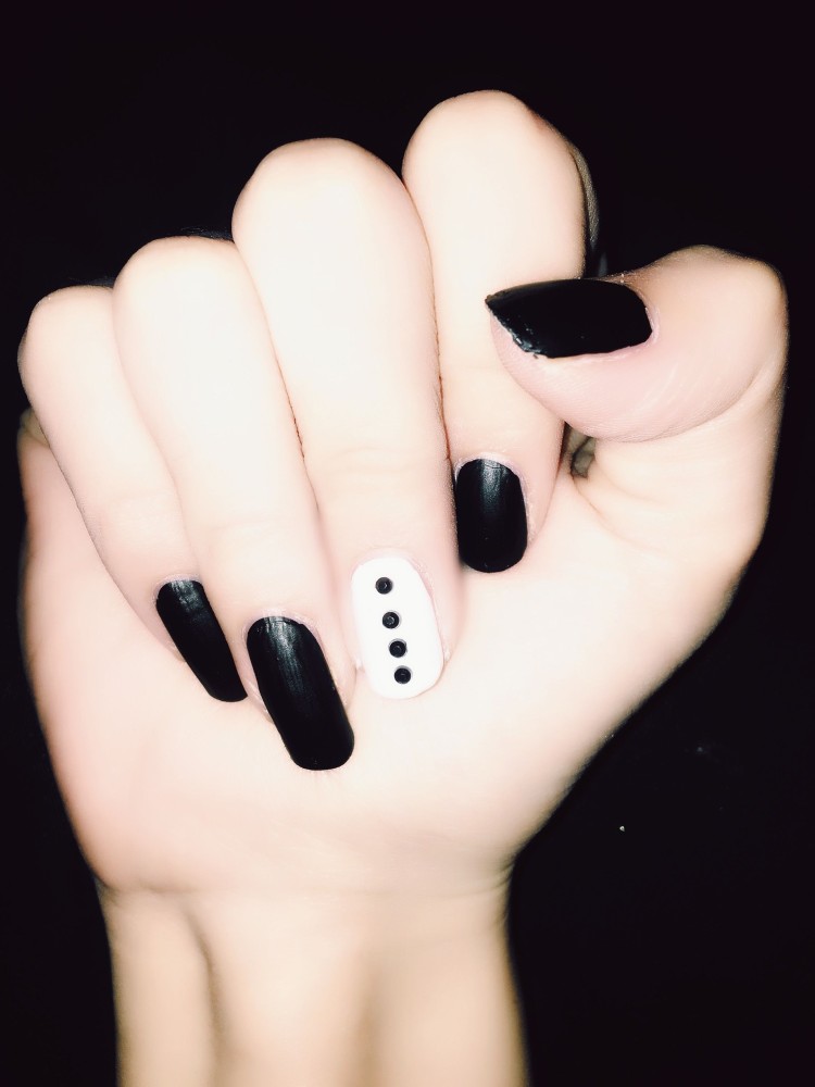 49+ Stunning Black and White Nail Designs that Are Easy to Create - The  Cuddl | White nails, Black nail art, White nail designs