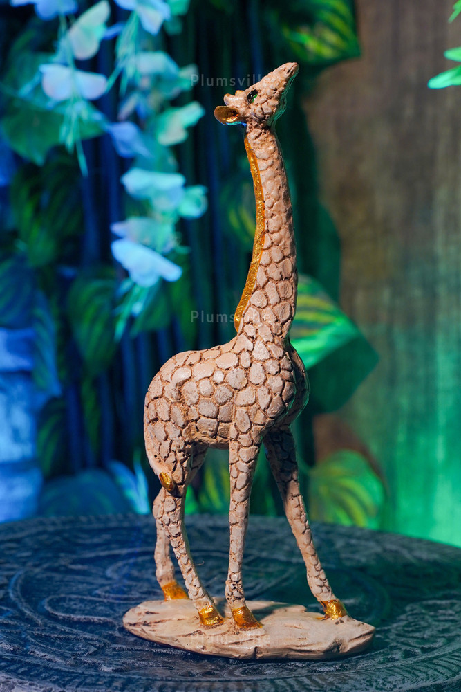 Giraffe clay sculpture sales
