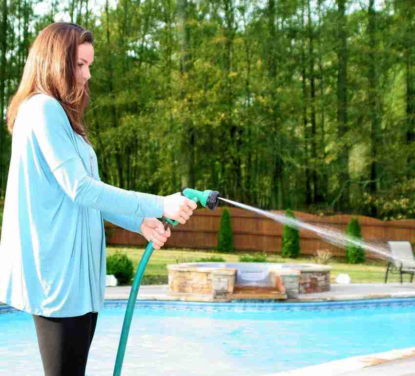 Hose outlet water jet