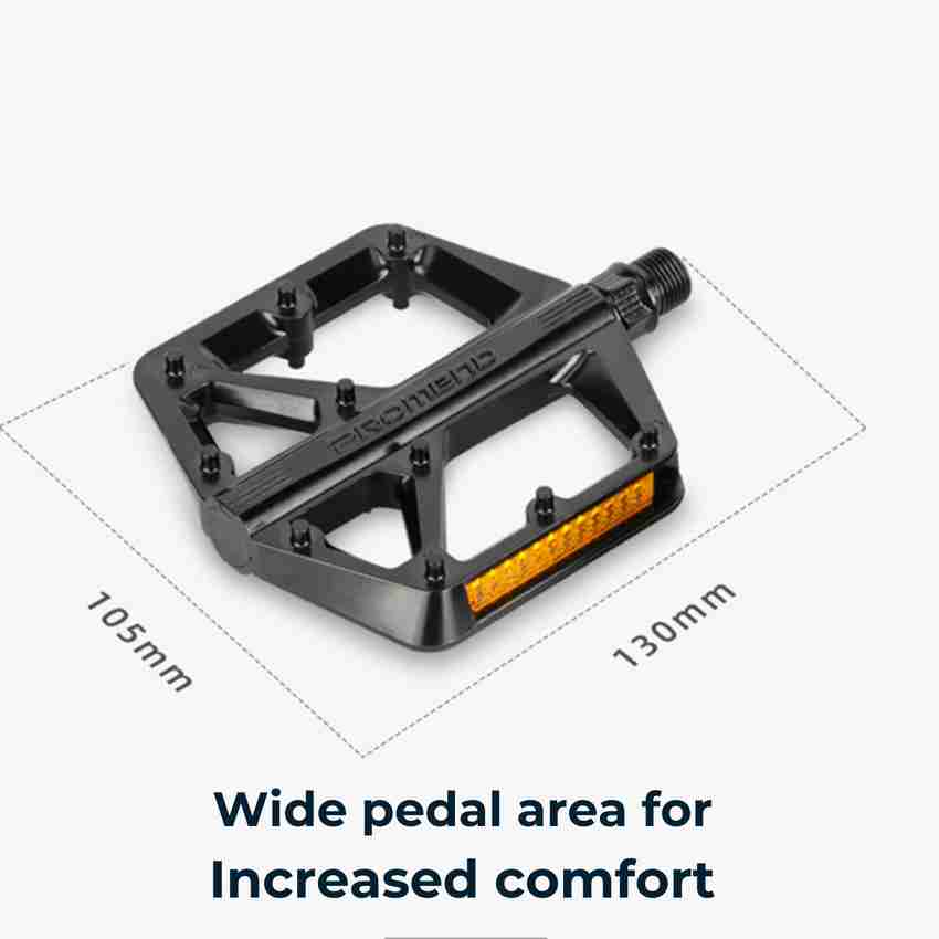 Flat pedals with reflectors clearance