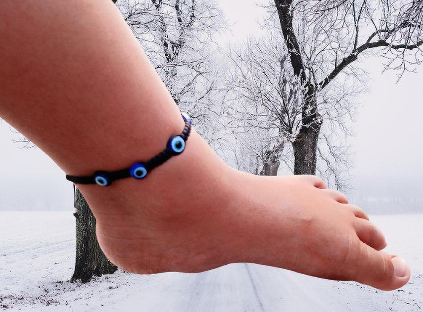 Handmade anklet top with thread