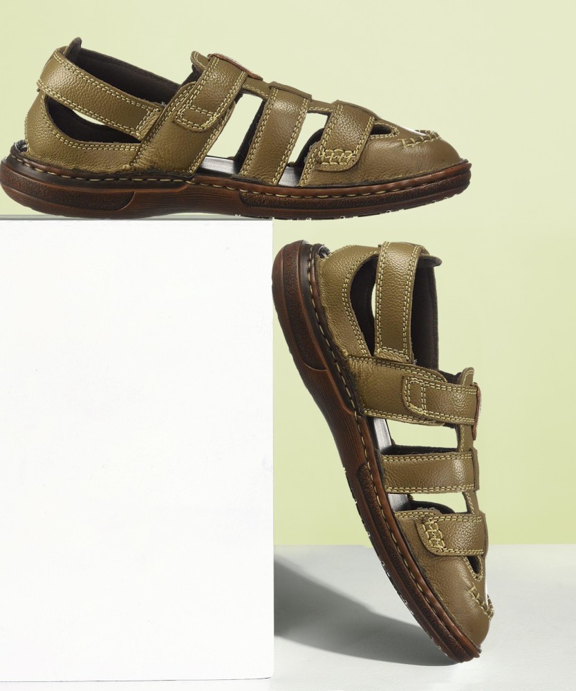 Lee cooper leather deals sandals flipkart