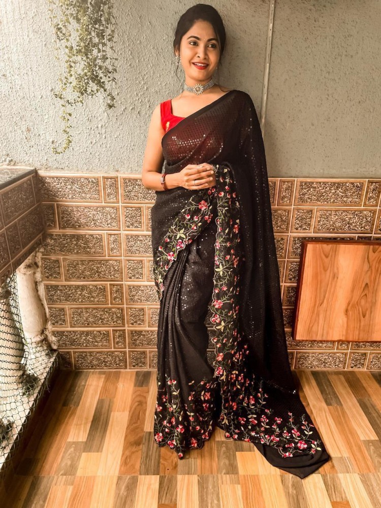 Black saree deals with red blouse