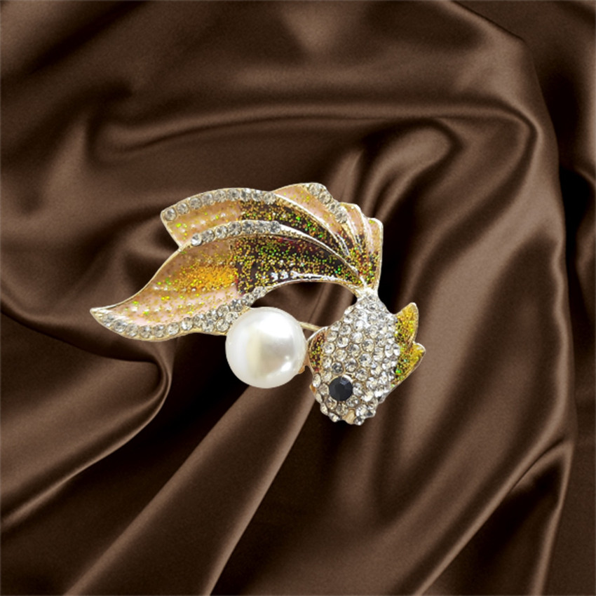Fashion brooches 2025
