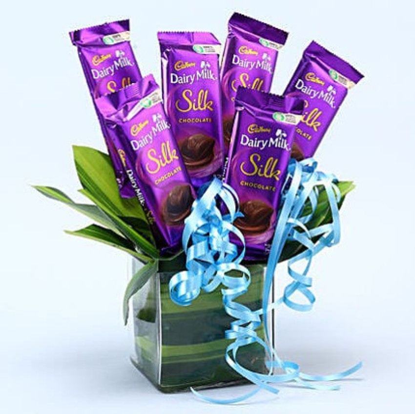 Via del Corso Classy Dairy Milk Chocolate Bouquet Paper Gift Box Price in  India - Buy Via del Corso Classy Dairy Milk Chocolate Bouquet Paper Gift Box  online at