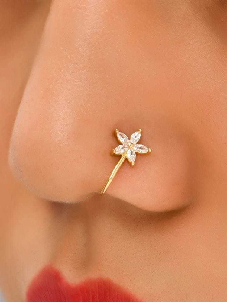 Design of nose pin in gold store