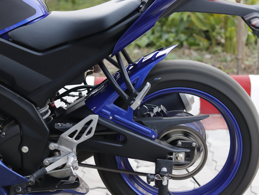 Saiga Parts Rear Shark Fin Fender for Yamaha R15 V3 Grey Bike