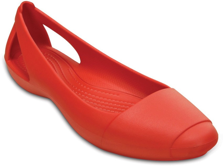 Red crocs deals flats