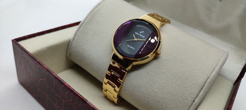 Gold watch discount black face womens