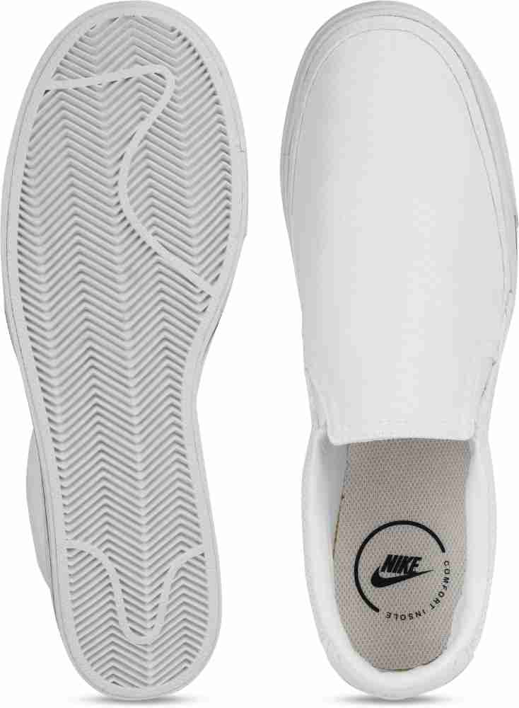 Nike women hotsell slip on