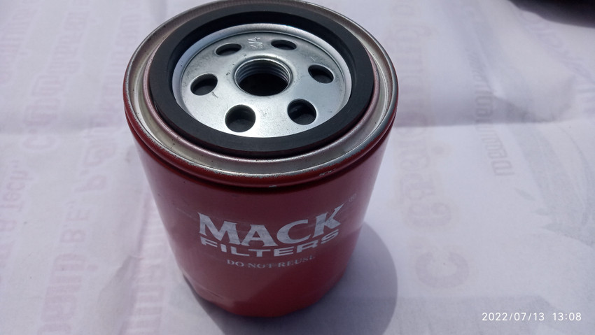 Tractor outlet oil filter