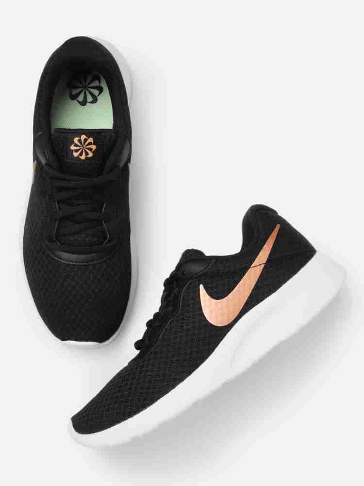 Nike black cheap tanjun trainers