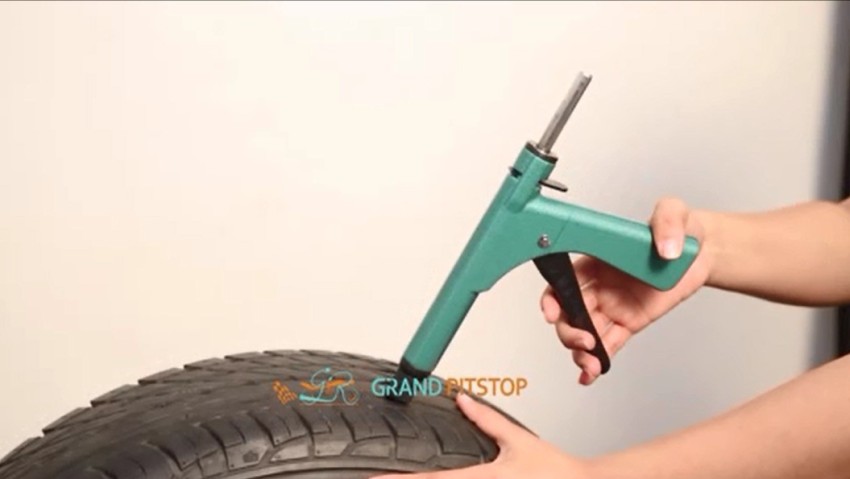 GrandPitstop GPS-GUNK001 Tubeless Tyre Puncture Repair Kit Price in India -  Buy GrandPitstop GPS-GUNK001 Tubeless Tyre Puncture Repair Kit online at