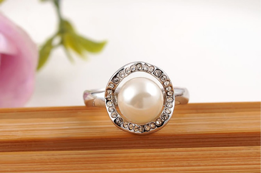 Silver pearl 2025 ring price