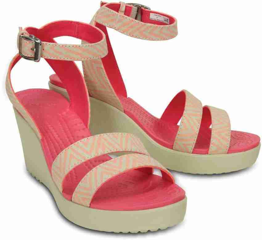 crocs leigh graphic wedge