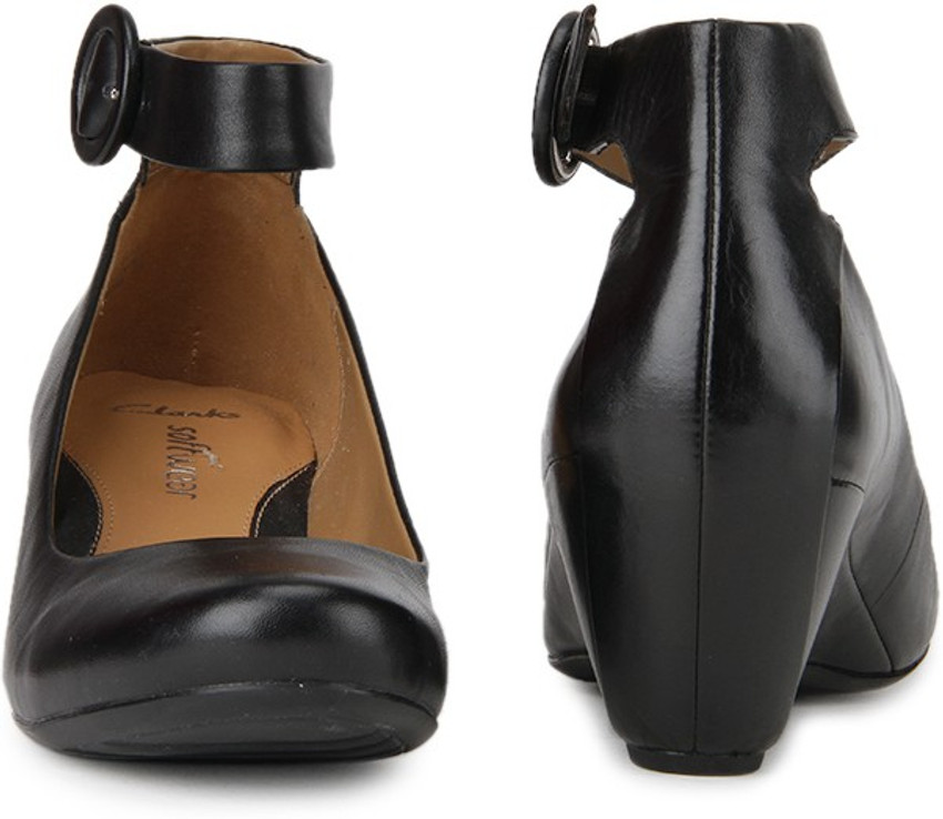 Capricorn wedge sandal hotsell