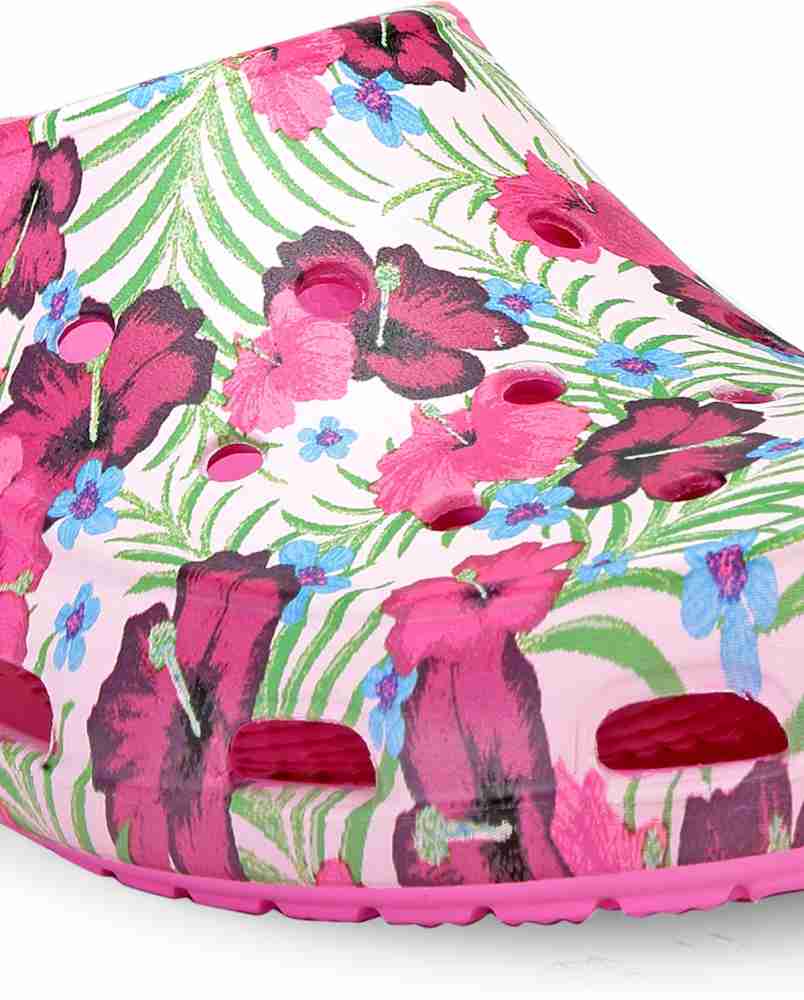 Crocs freesail printed clog hot sale