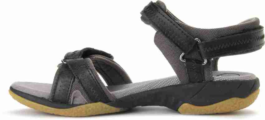 isna pebble sandals