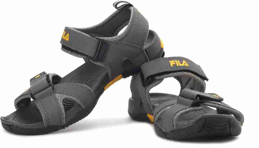 Fila avior black floaters 2025