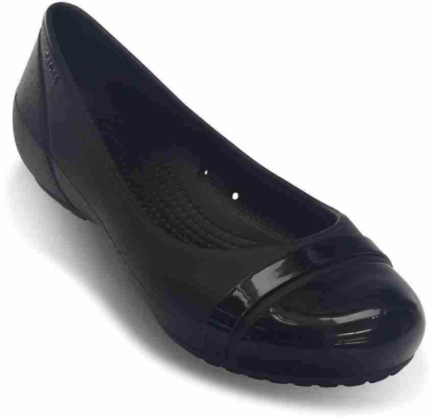 Crocs women's store cap toe flat