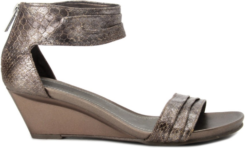 Kenneth cole reaction great city wedge sandal hot sale