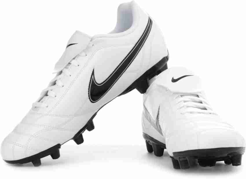 Womens white best sale soccer cleats