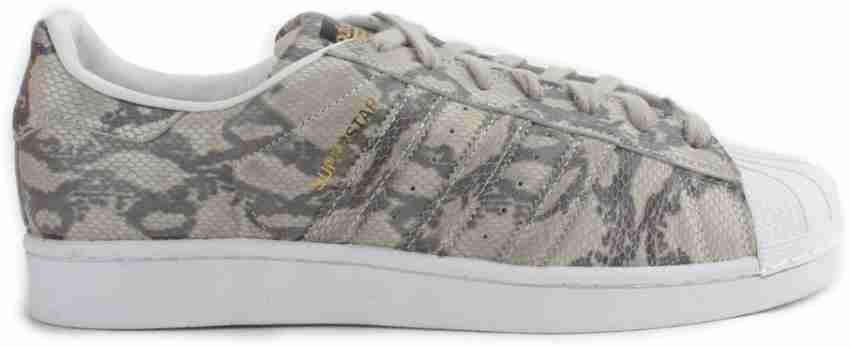 Adidas originals superstar hotsell east river rivalry trainer