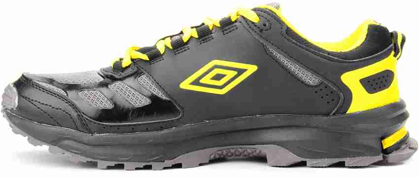 Umbro hot sale shoes flipkart