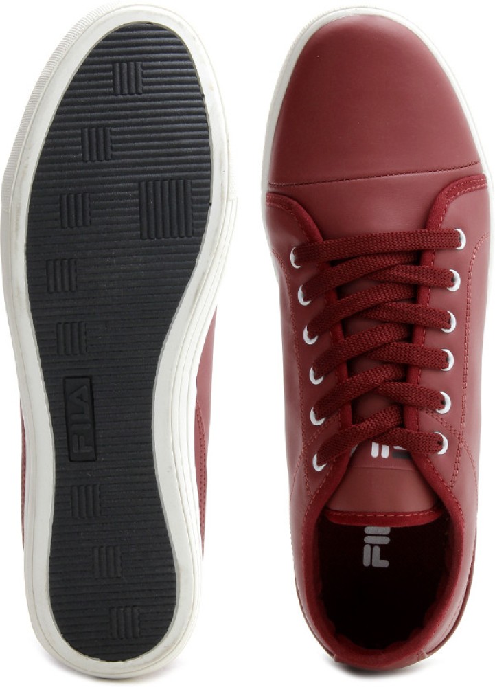 Maroon filas top