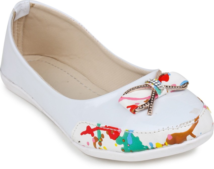 Max fashion hot sale white shoes