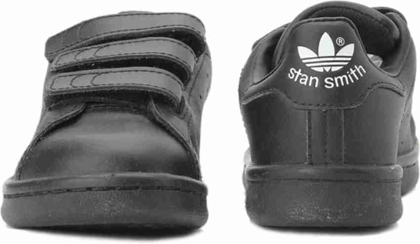 Stan smith hotsell black scratch