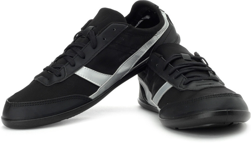 New feel shoes online store