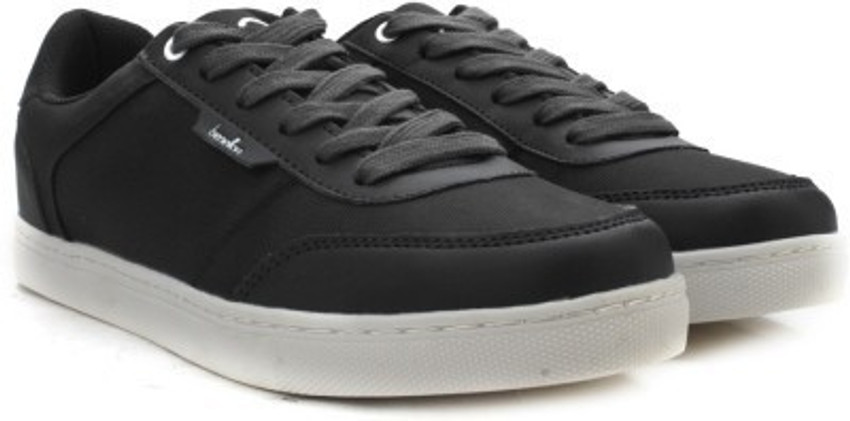 Ucb best sale sneakers flipkart