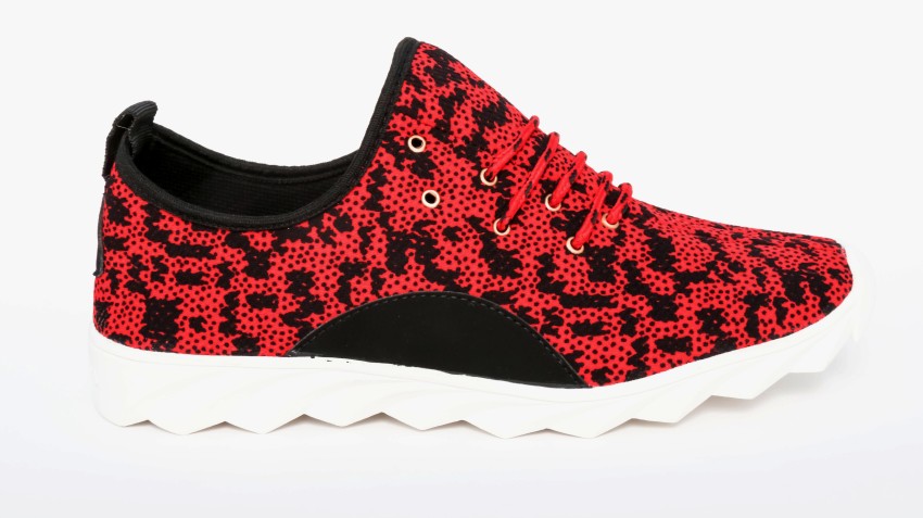 PRINTED BLACK SOLID SPORT SHOES