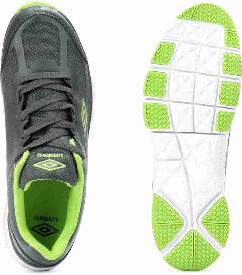 Umbro sports deals shoes