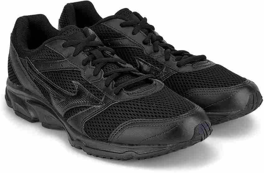 Mizuno maximizer 18 running shoes on sale