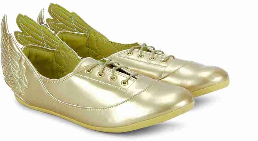 Gold wing shoes top