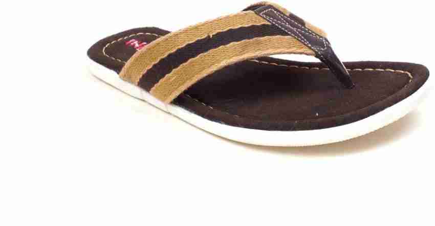 Walker chappal online girl