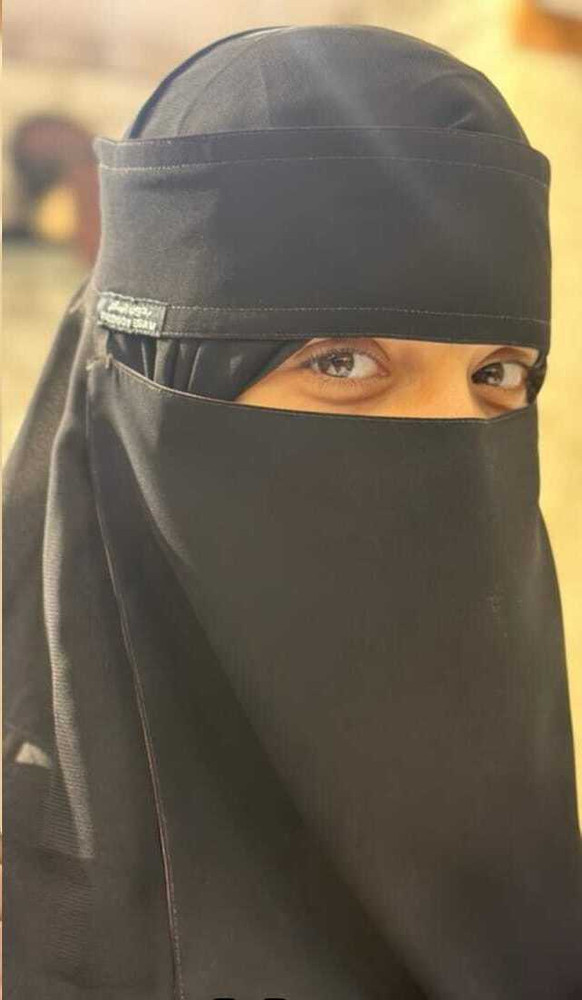 Hijab girl deals