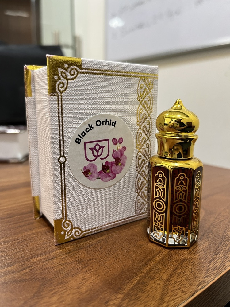 Black orchid shop gold bottle
