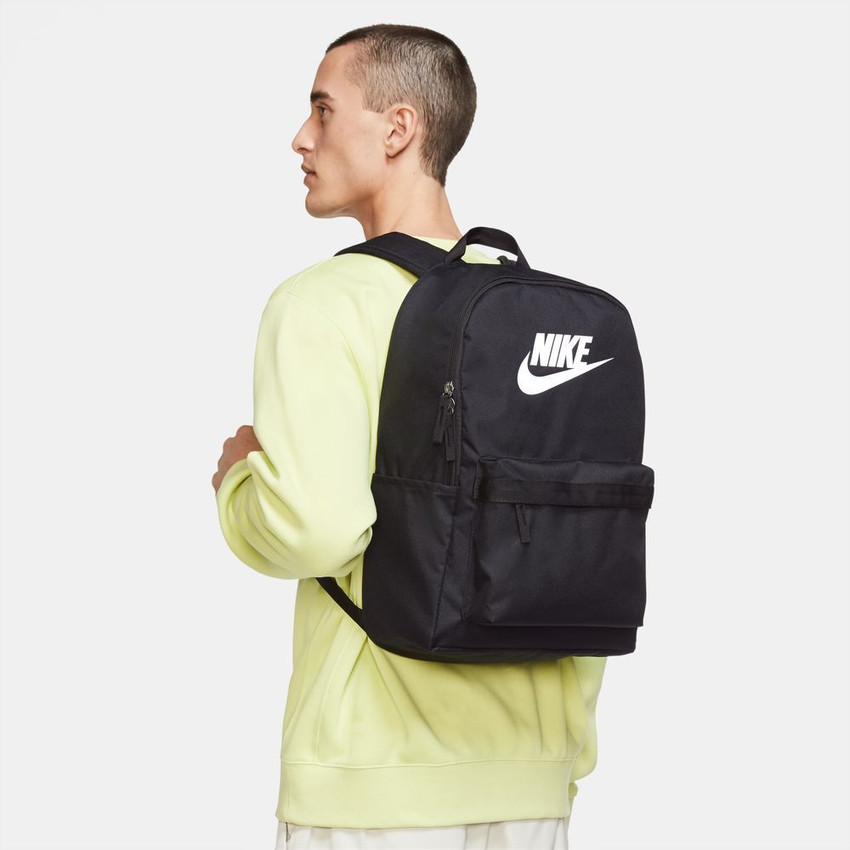 Nike heritage backpack size store