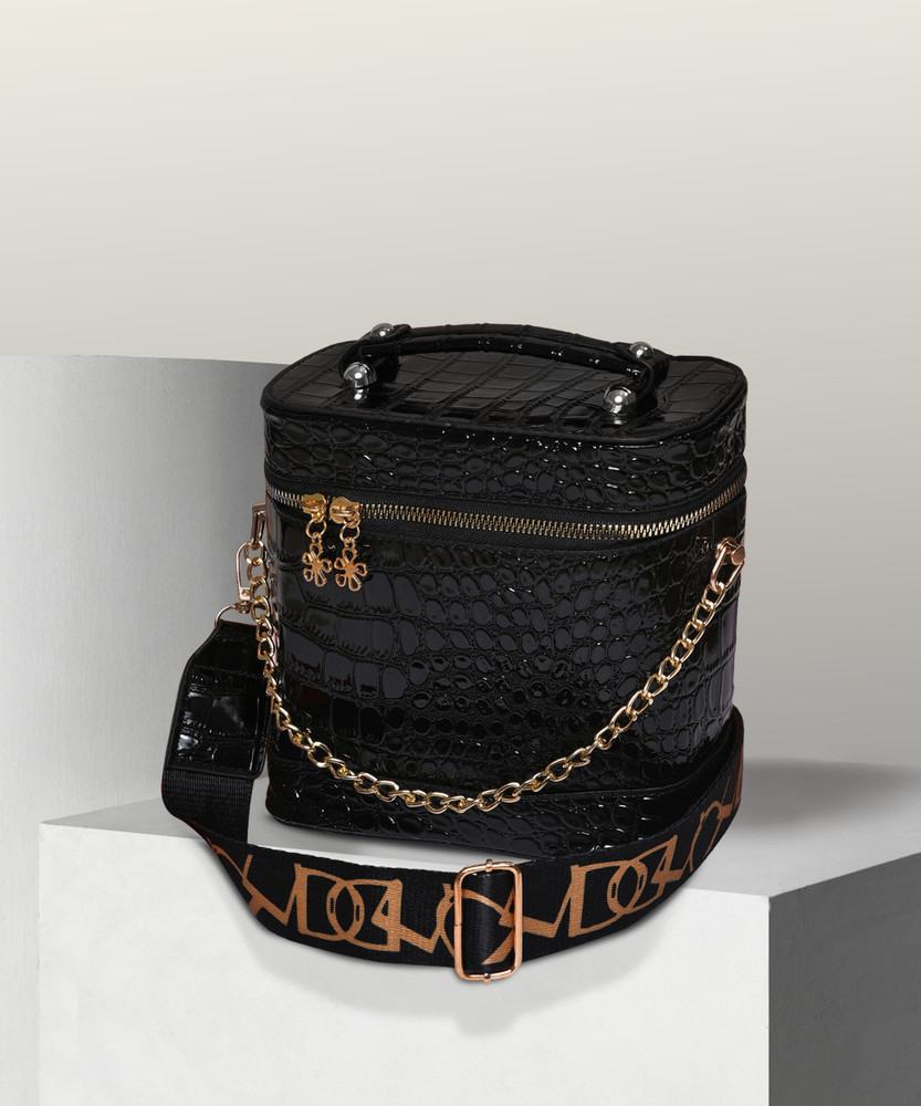 Aggregate 171+ chain sling bags flipkart 3tdesign.edu.vn