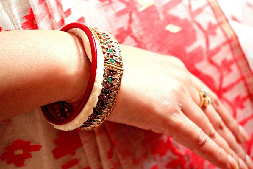 Shakha pola in hand online