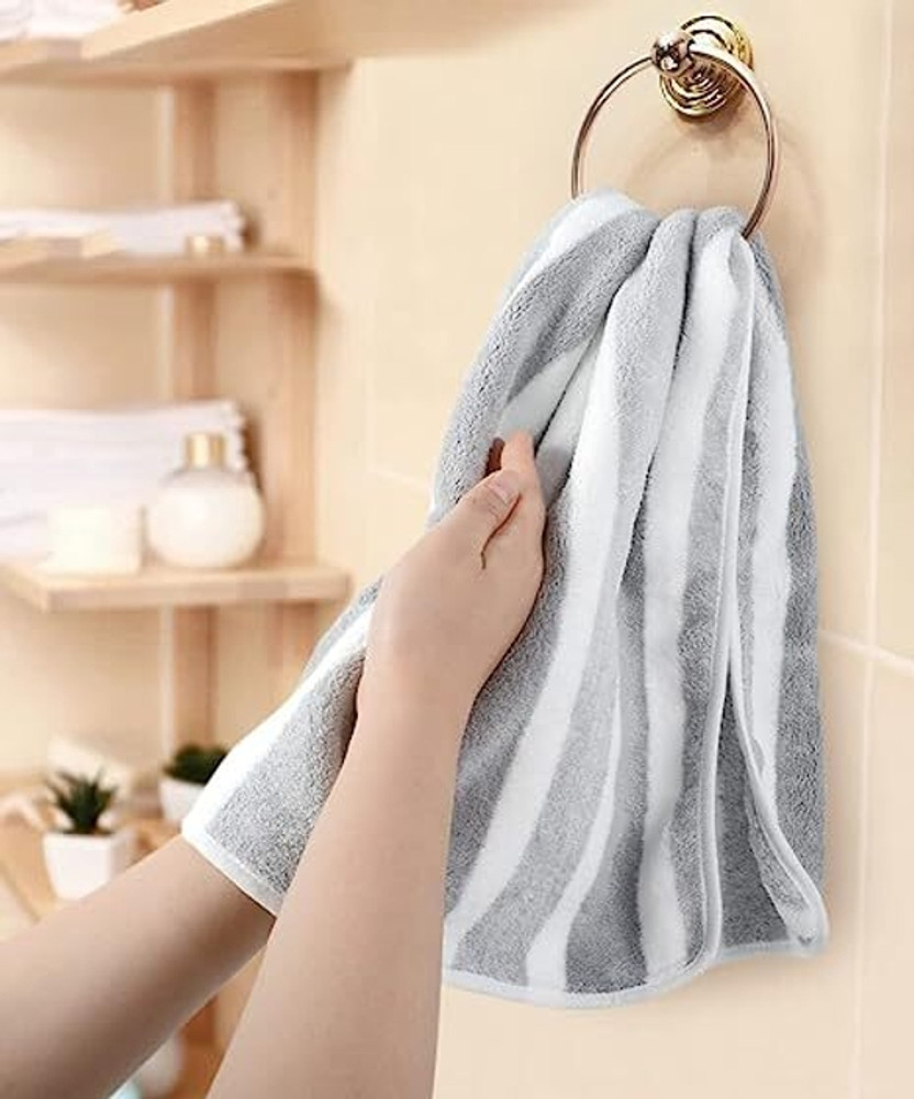 Small towel for cleaning babies in the bath hot sale