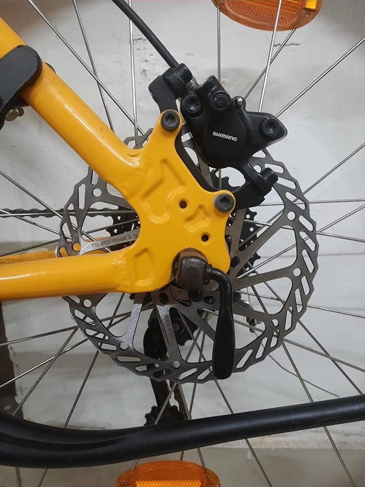 Bike wheel with disk brake clearance