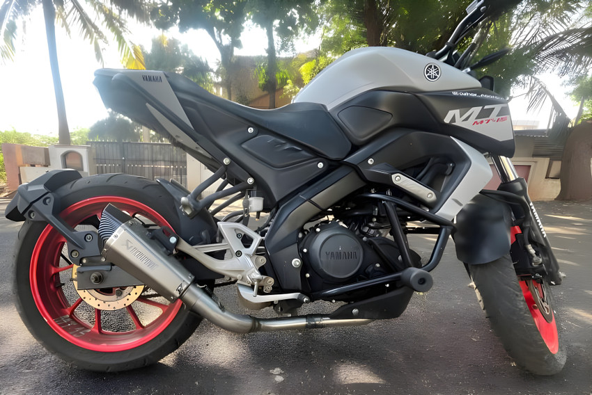Yamaha mt 15 bs4 on road price on sale