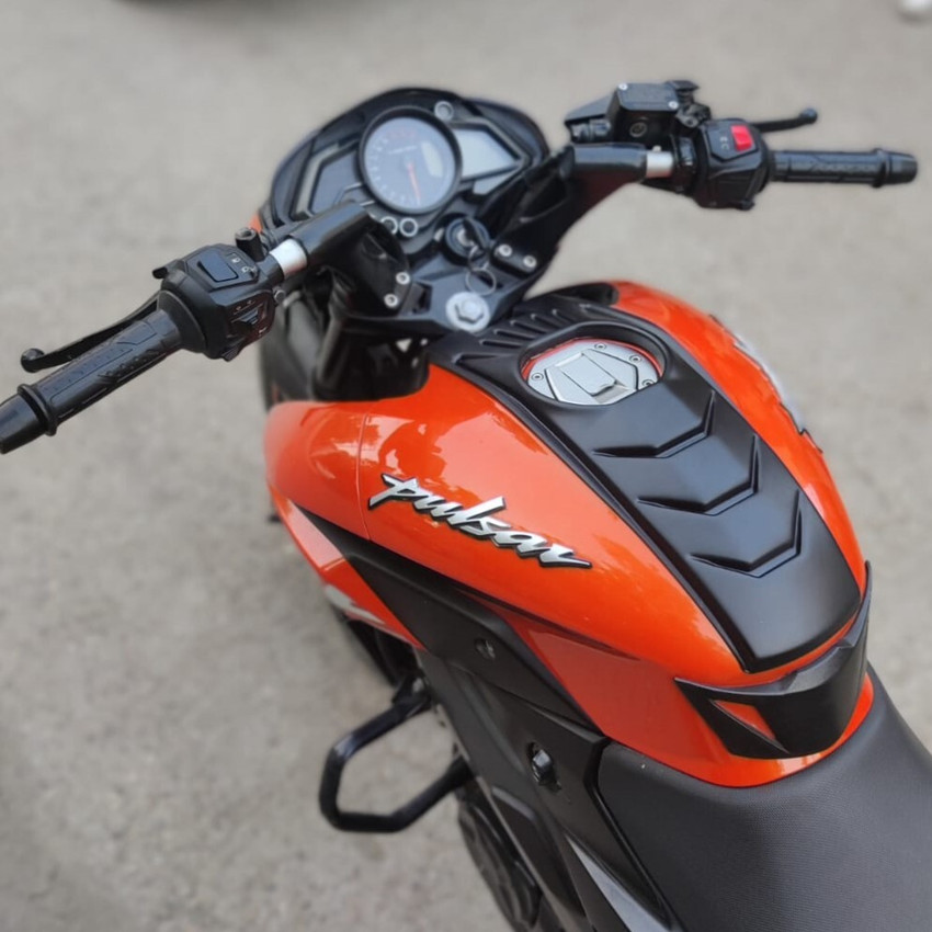 Pulsar ns 200 petrol on off 2025