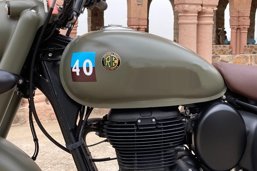 Royal enfield signals fuel tank price new arrivals