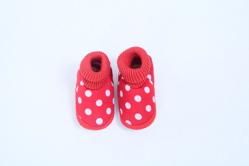 Z hot sale baby booties